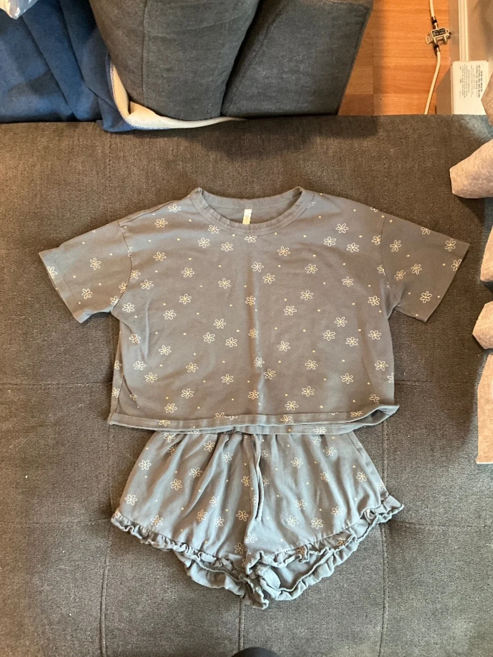 EUC Rylee + Cru Blue Floral Knit Shorts Set Size 6-7 Years